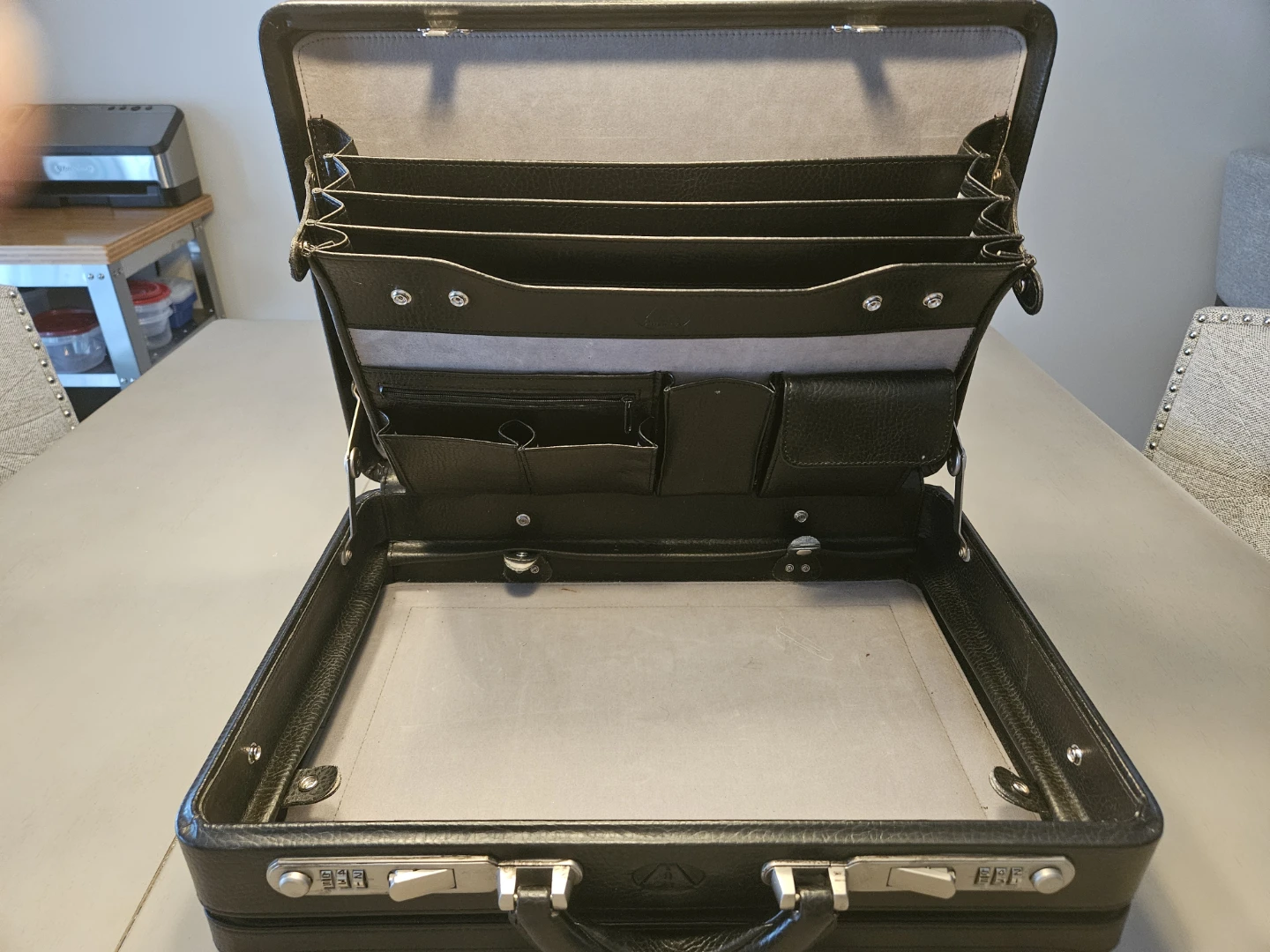 Black Leather Expandanle Briefcase - photo 4