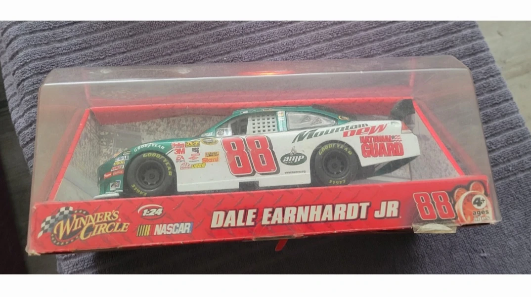 Winner's Circle Dale Earnhardt Jr. #88 1:24 NASCAR Diecast Car - photo 3