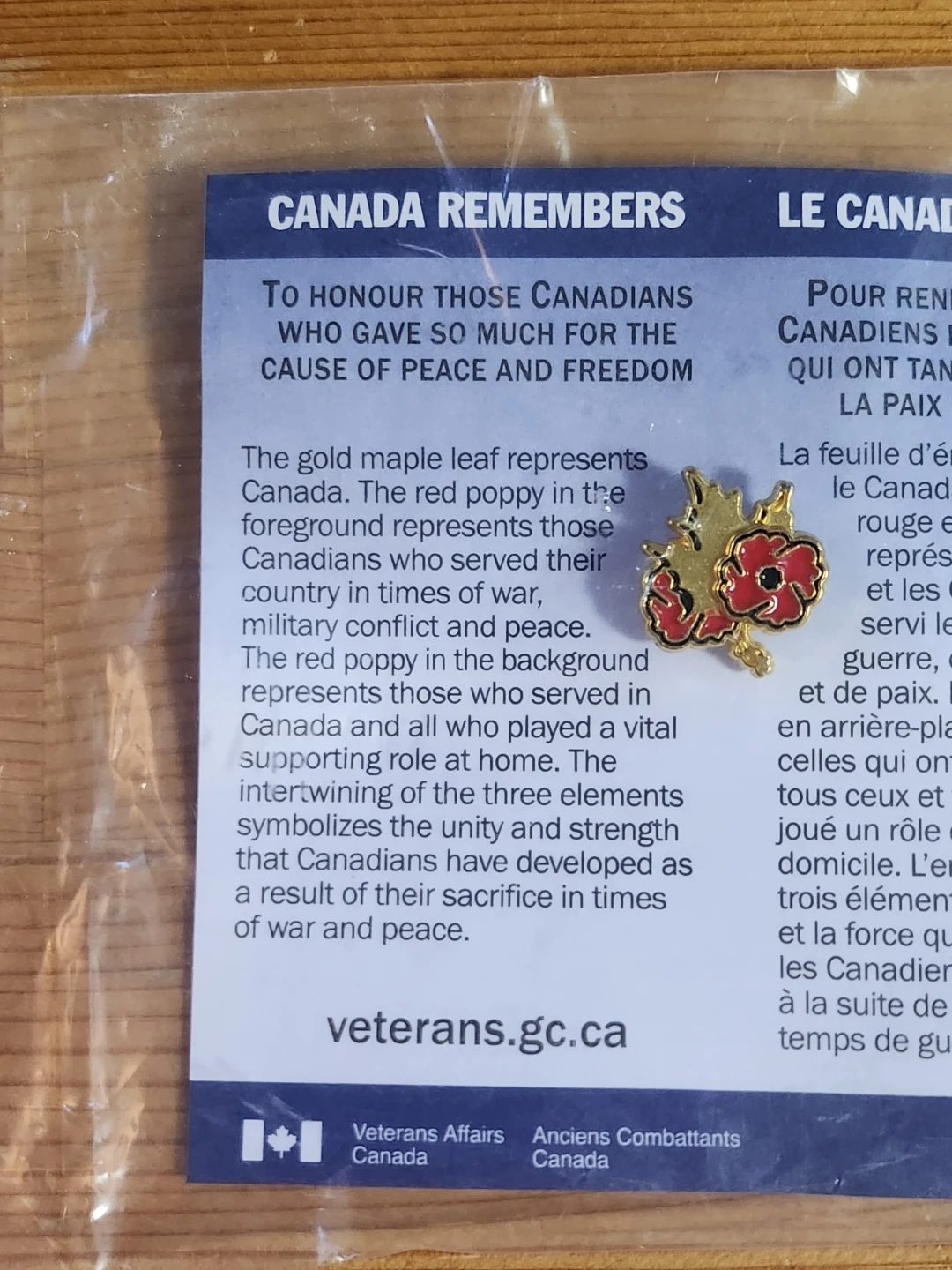 Canada Remembers Lapel Poppy Pin - photo 3