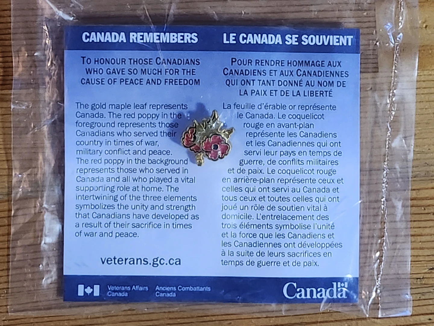 Canada Remembers Lapel Poppy Pin - photo 2