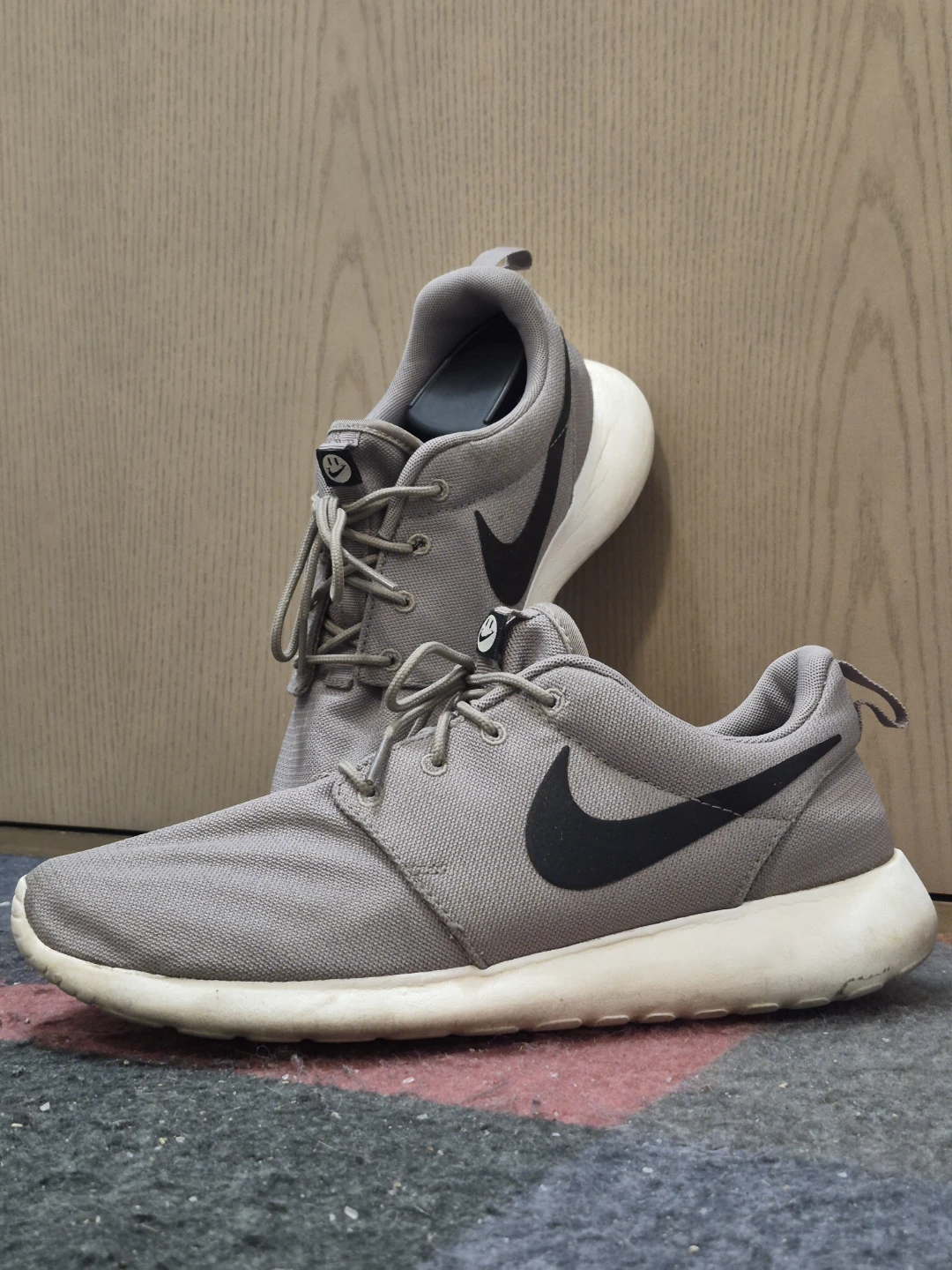 Nike Roshe One Shoes - US 9