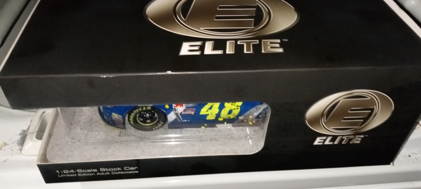 Elite #48 Lowe's 7X Champion 2016 SS 1/24 Scale Stock Car - photo 2