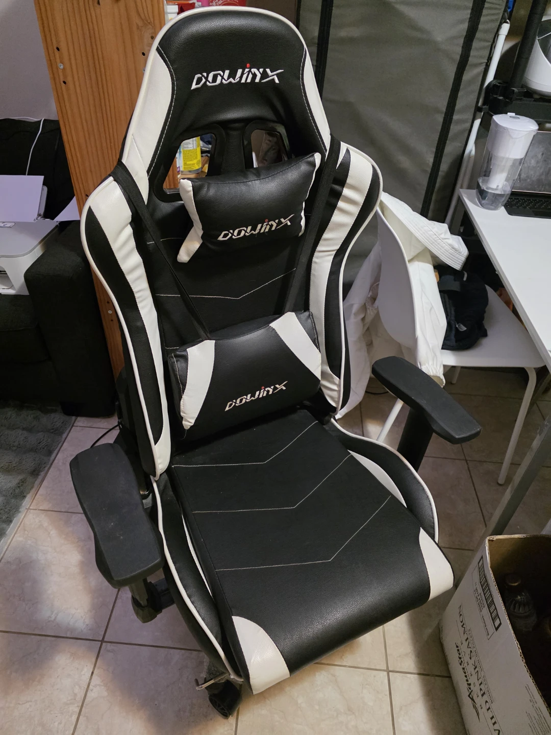 Dowinx Gaming Chair - Black & White