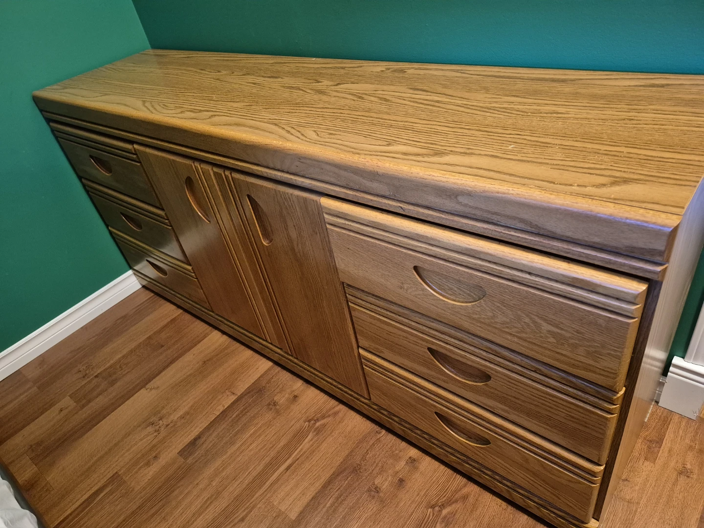Dressser 6 drawers and cupboard with shelf