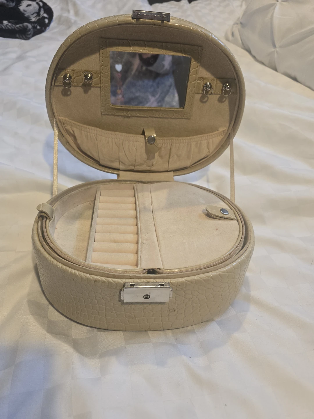 Beige Oval Jewelry Box