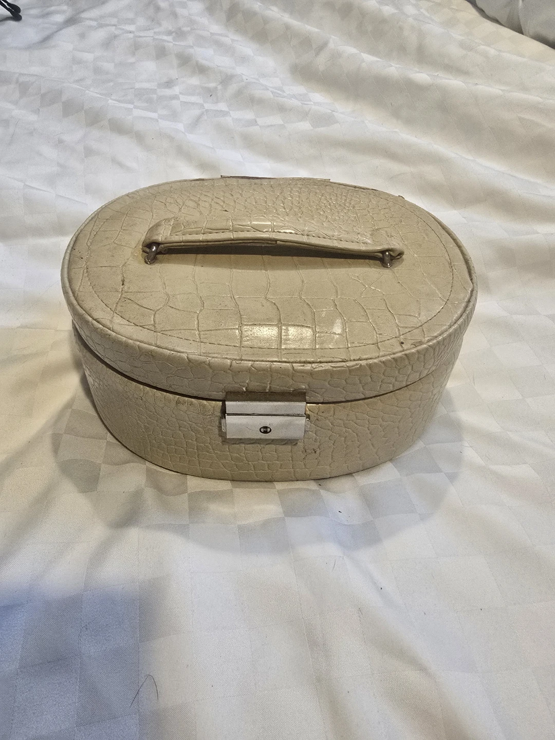 Beige Oval Jewelry Box - photo 2