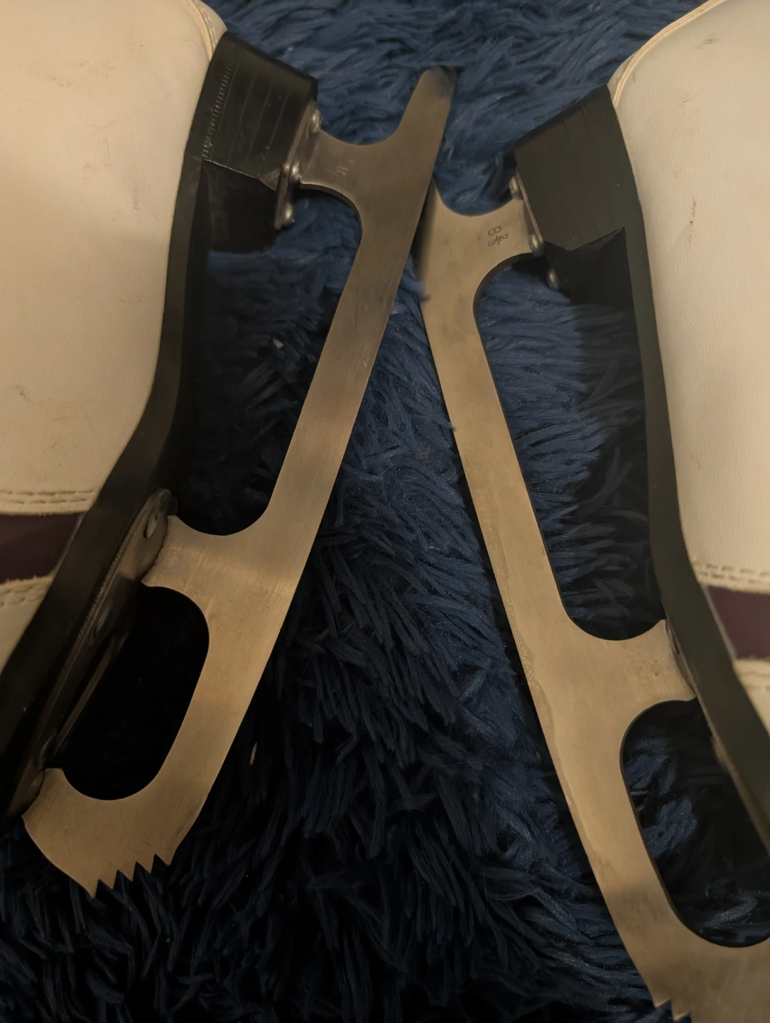 Winnwell Soft Figure Skates - Size 3 (22.56 CM) - photo 3