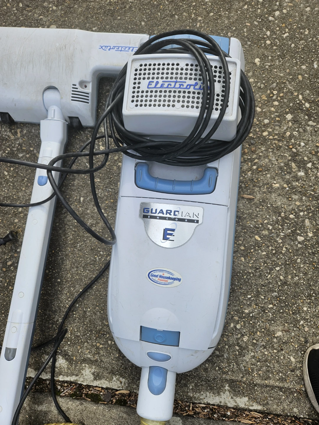 Electrolux cannister vacuum - photo 2