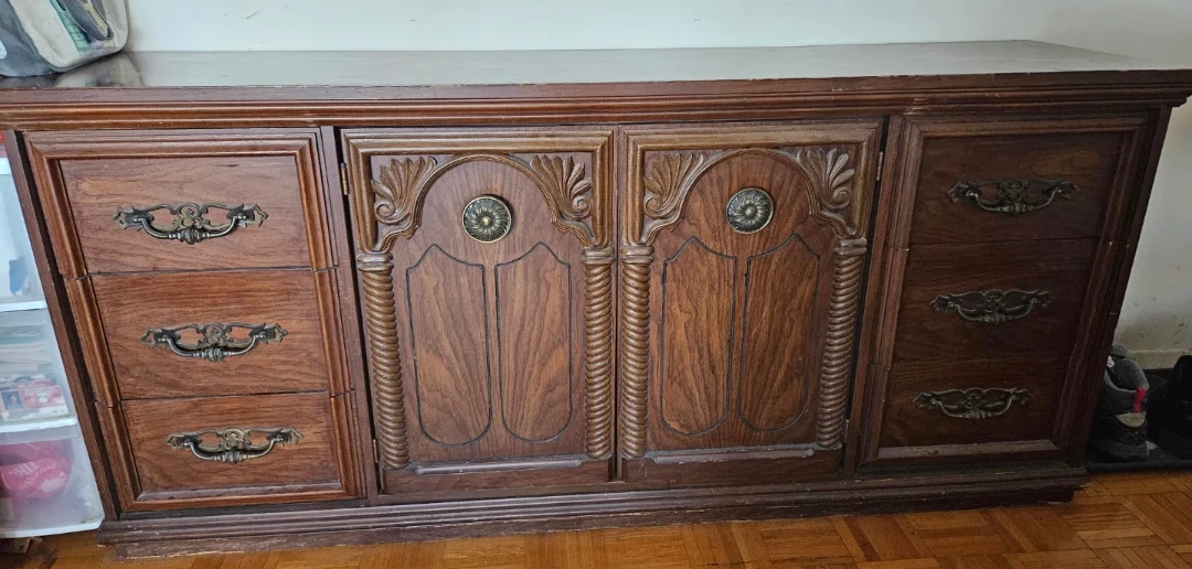 Vintage Wooden Dresser/Drawers