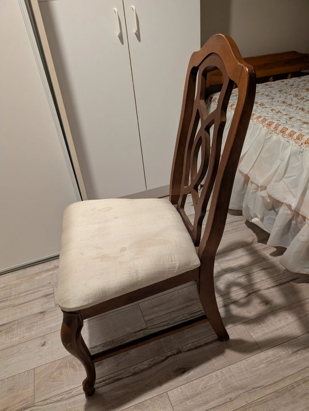 Wooden Dining Chair with Cream Cushion🥕 - photo 2