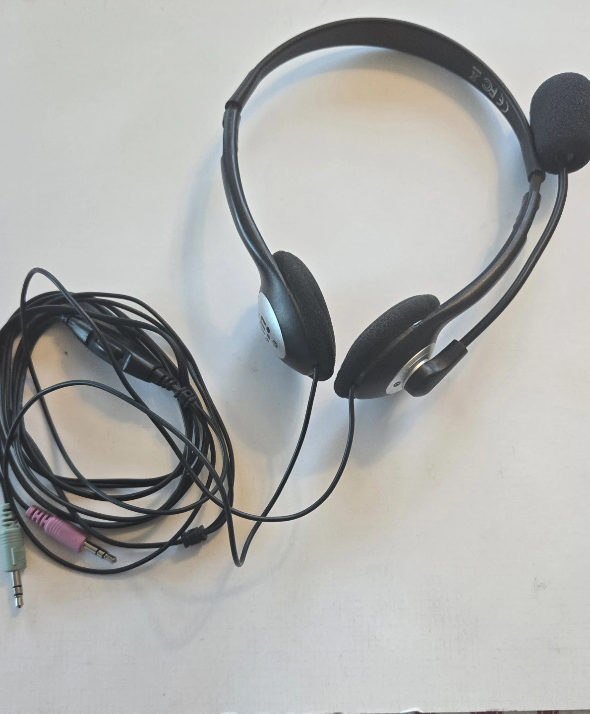 Manhattan On-Ear Headphones with Microphone - photo 2