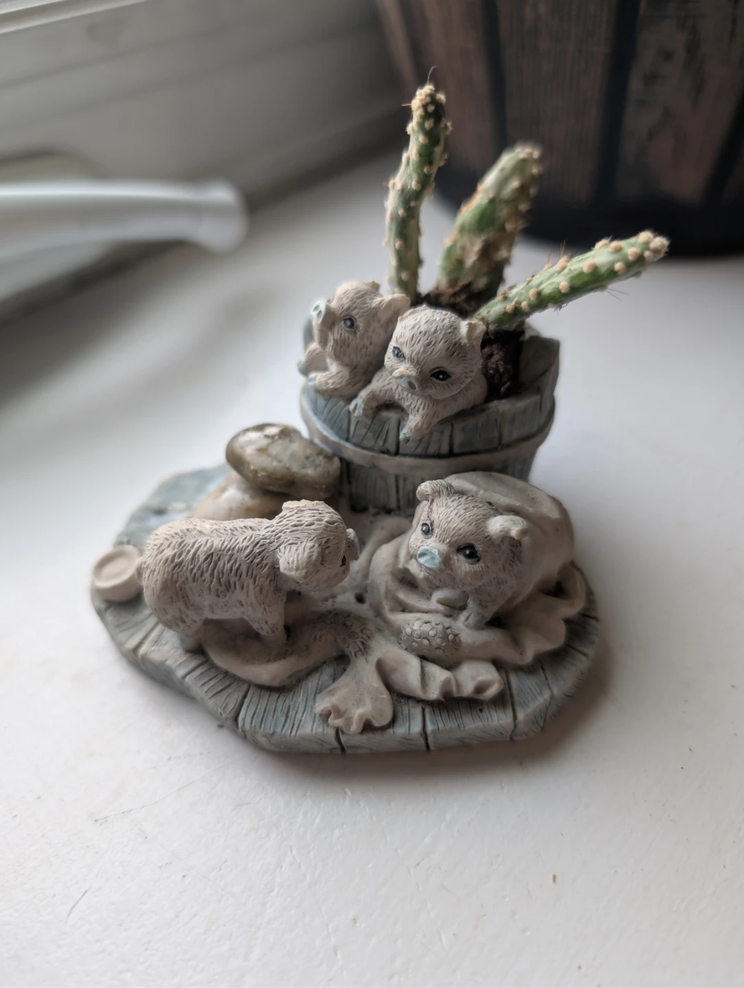 Small pig figures w/cactus🥕 - photo 2