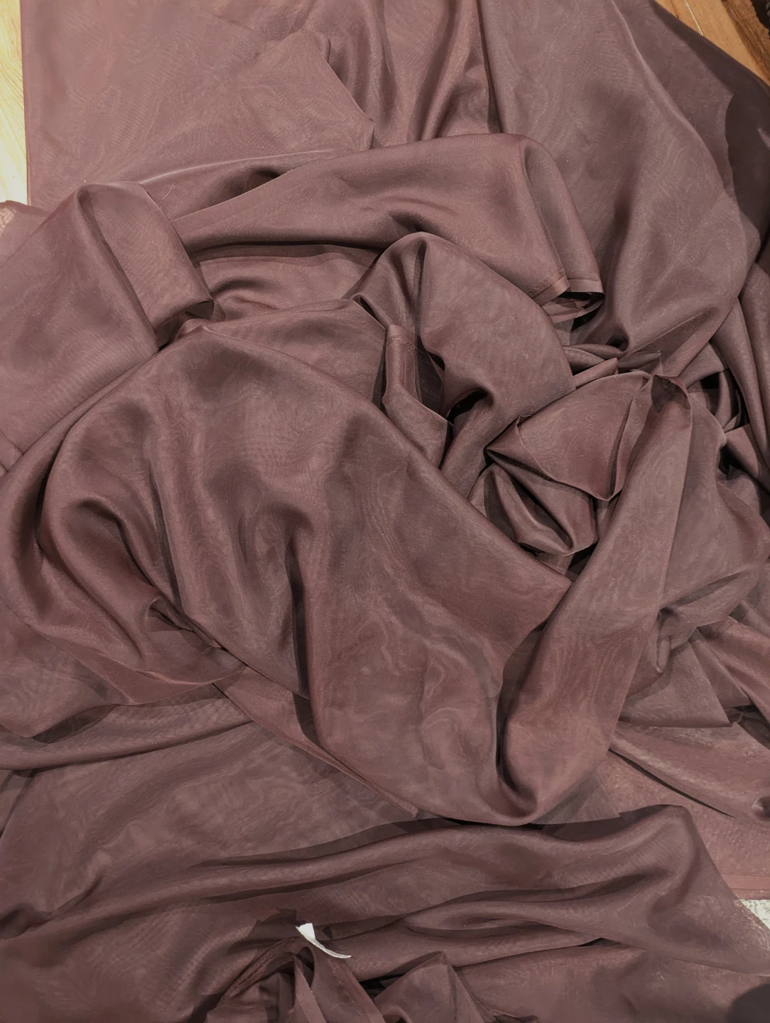 Burgundy chiffon Fabric 15M x 60" - photo 3