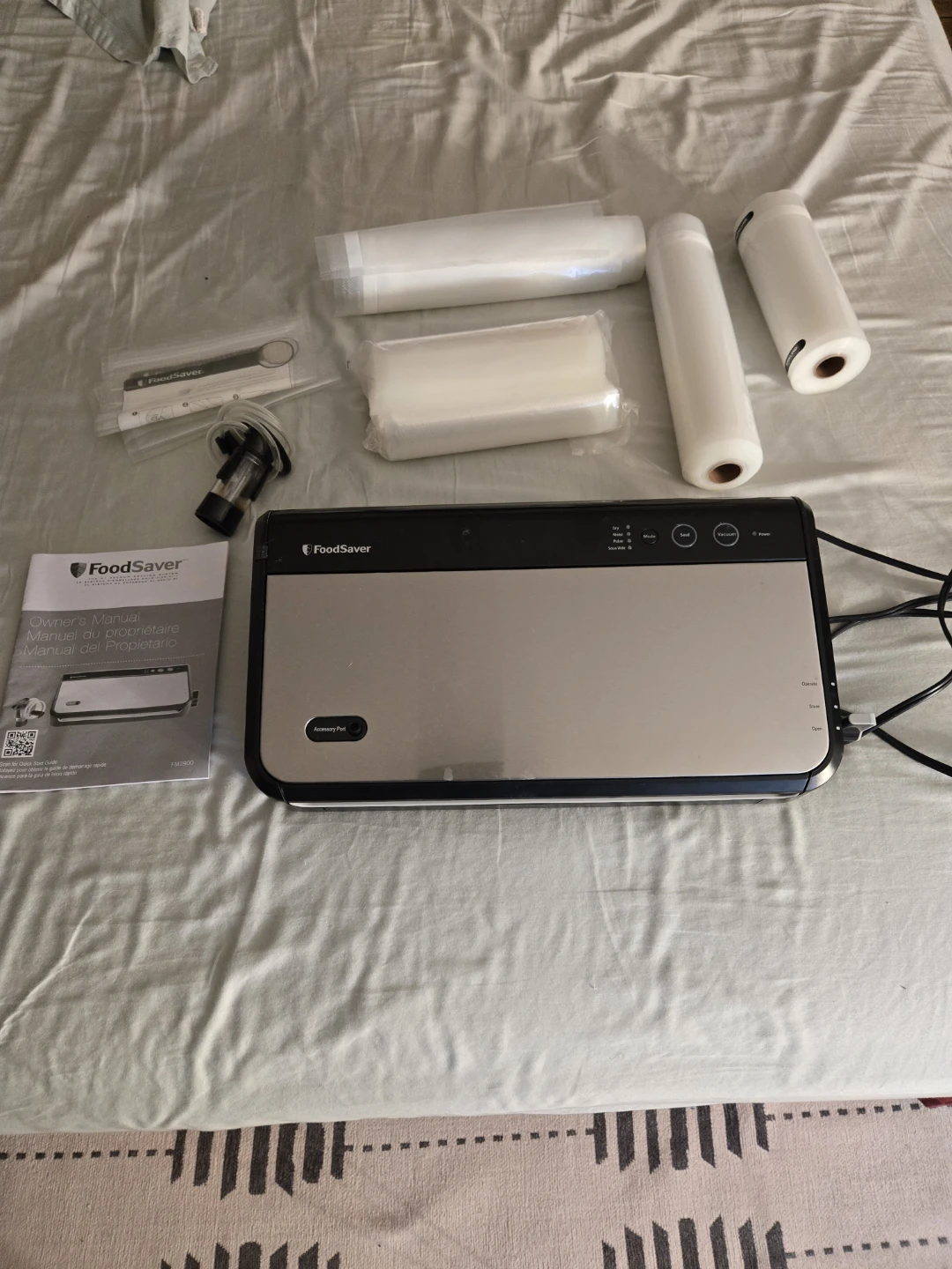 FoodSaver FM2900 Vacuum Sealer with Accessories