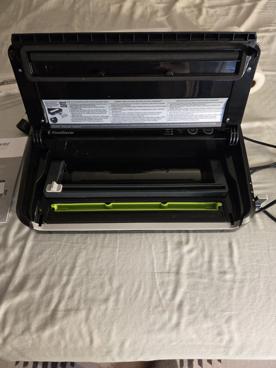 FoodSaver FM2900 Vacuum Sealer with Accessories - photo 2