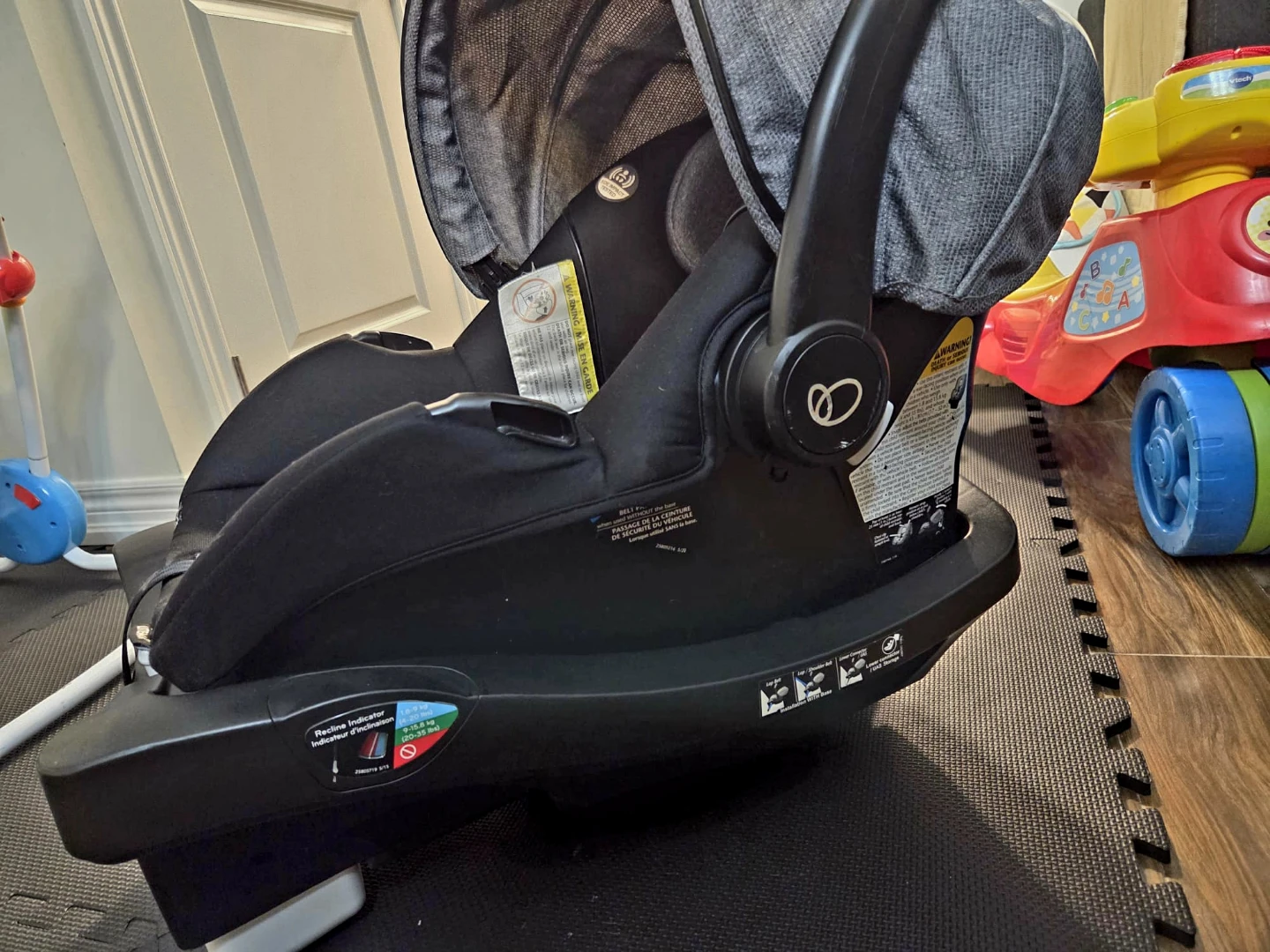 Evenflo LiteMax Infant Car Seat - photo 2