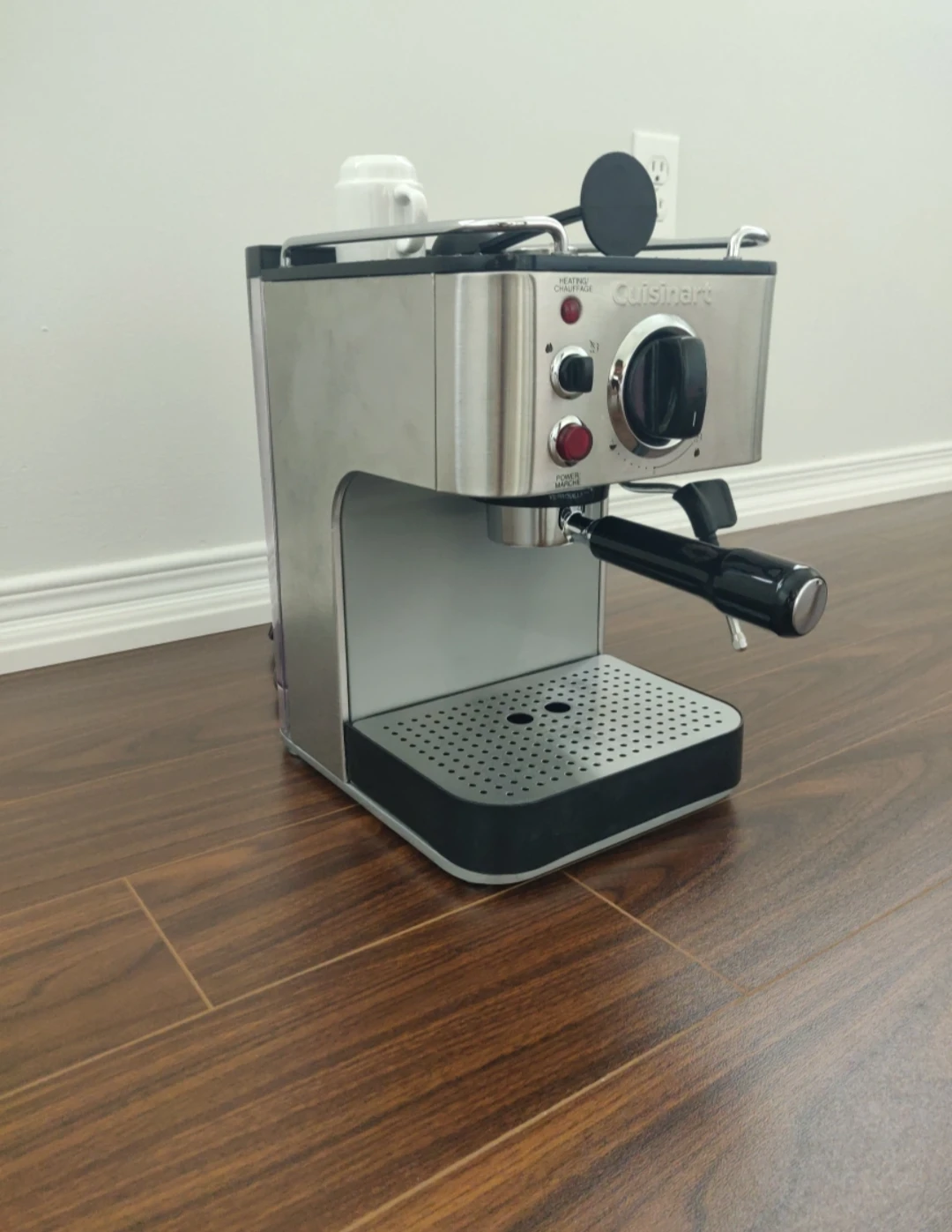 Cuisinart Espresso Machine with bottomless portafilter