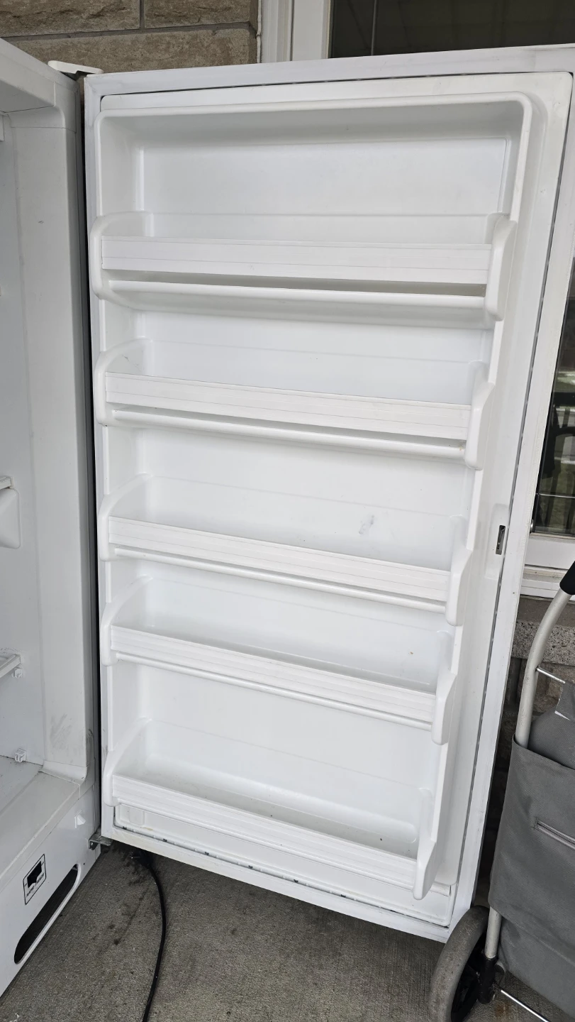 White Upright Freezer KENMORE - photo 2