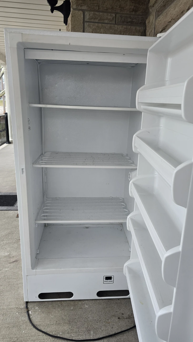 White Upright Freezer KENMORE - photo 3