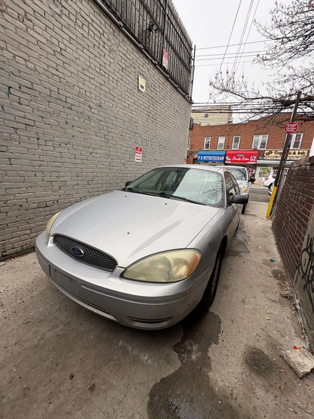 Ford Taurus Sedan - Silver - photo 2