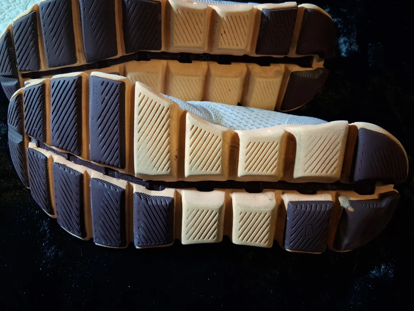 On Cloud Running Shoes - Women's Size 8 - photo 3