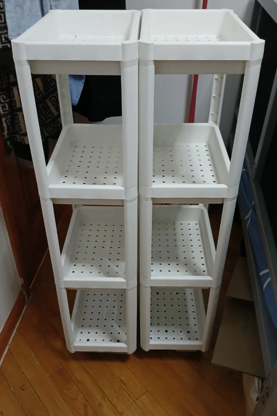 Estantes blancos con ruedas - photo 2