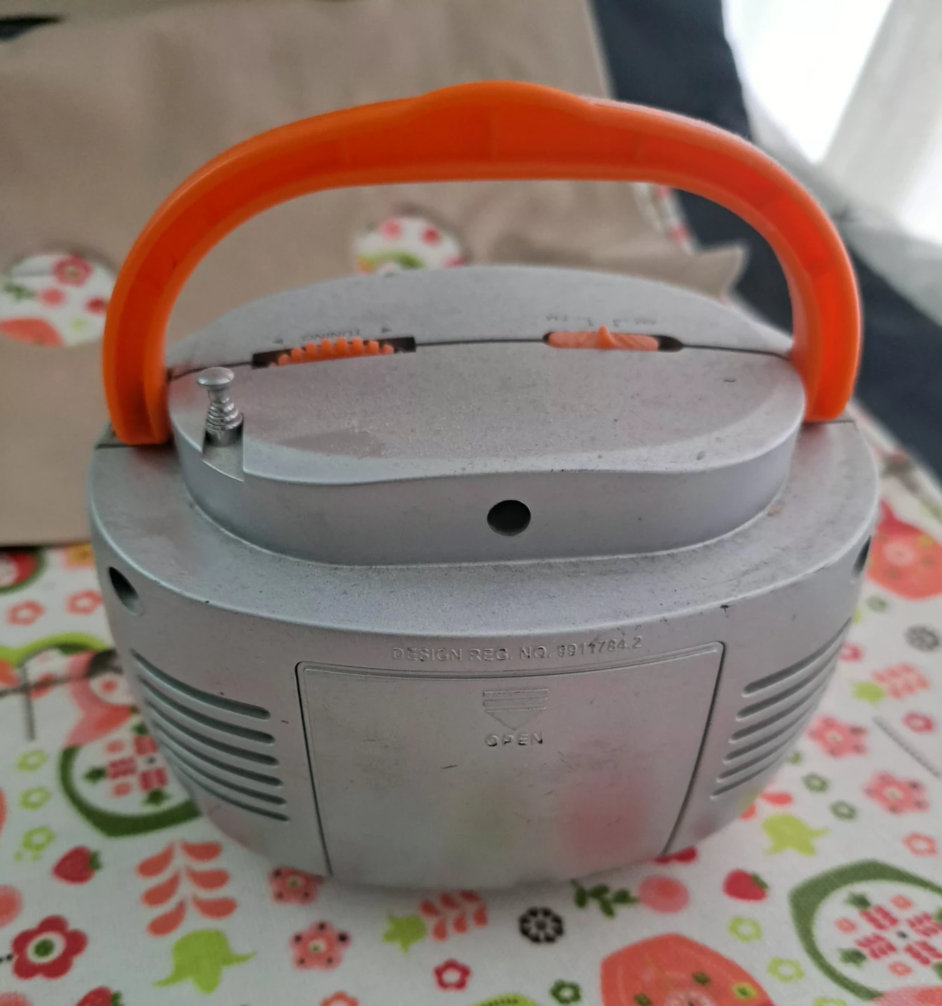 Portable AM/FM Radio with Handle - photo 2