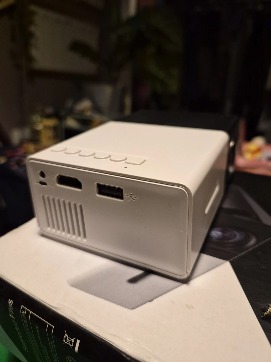 LED Projector - Cost-Efficient & High Resolution - photo 4