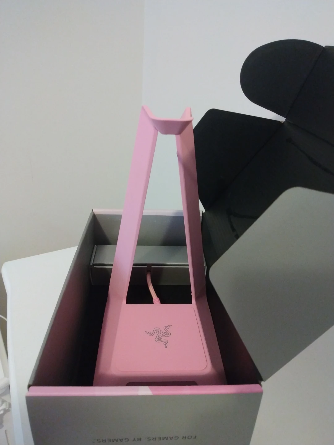 New Razer Chroma Headphone Stand - Quartz Pink - photo 3