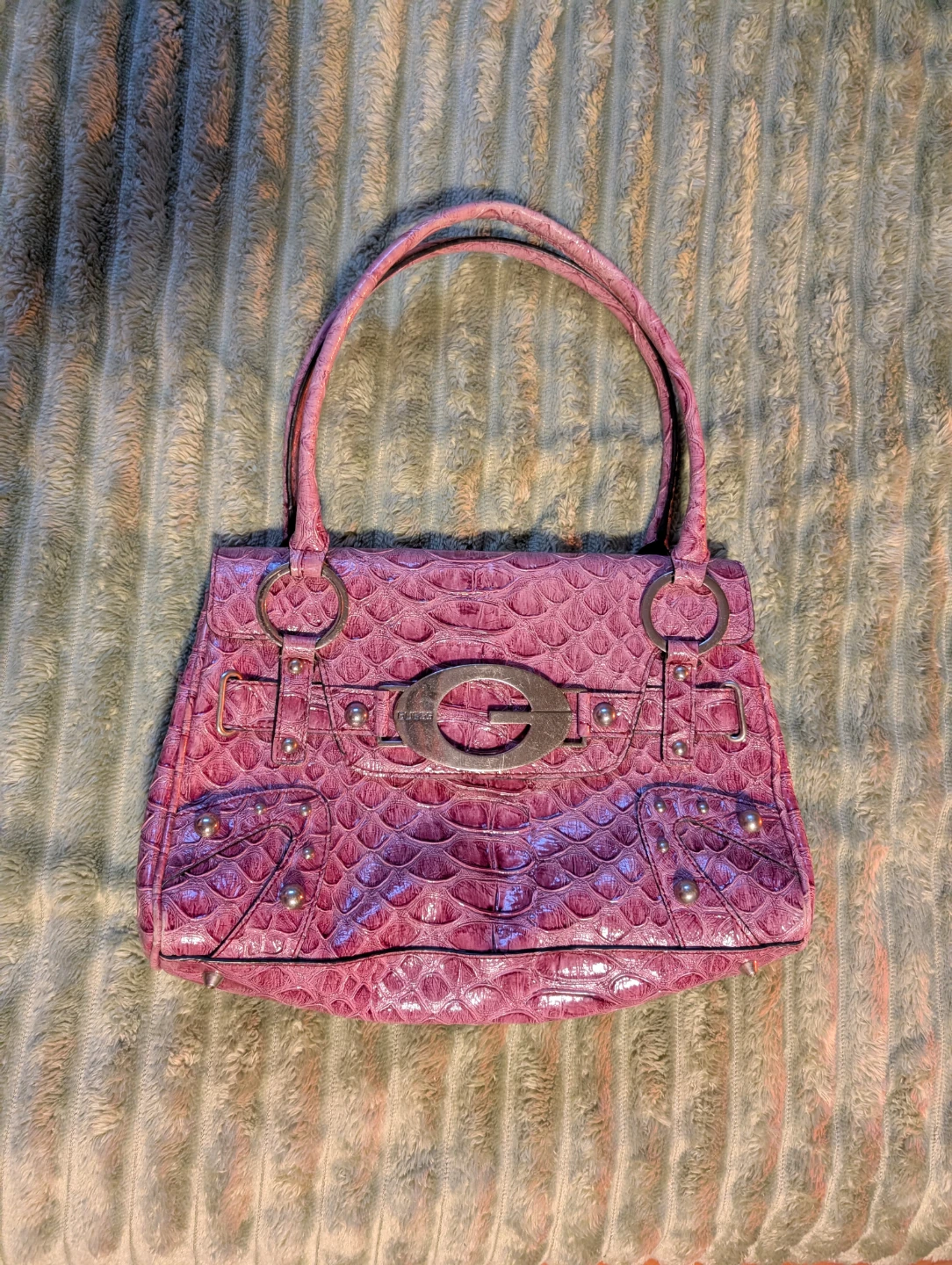 Guess pink alligator skin purse - photo 3