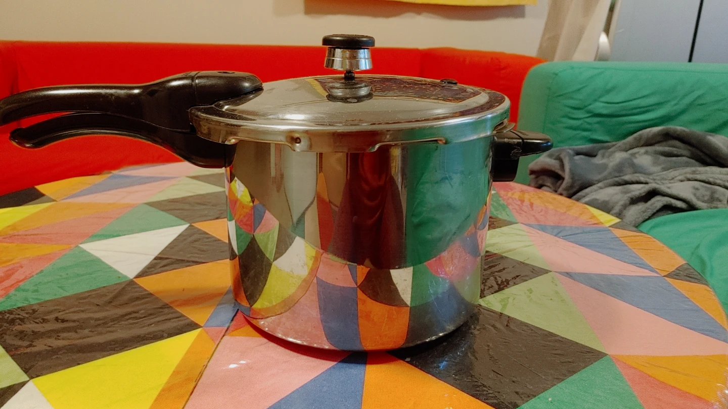 Pressure Cooker - photo 2