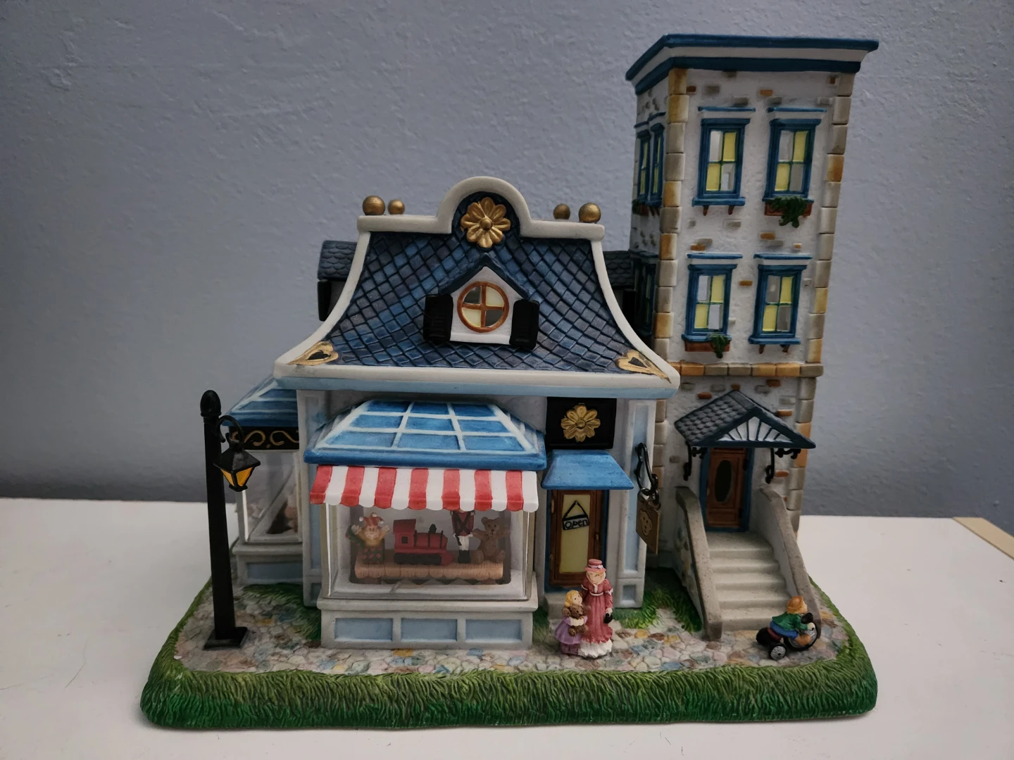 Collection of Partylite Tealight Ceramic Village Houses - photo 4