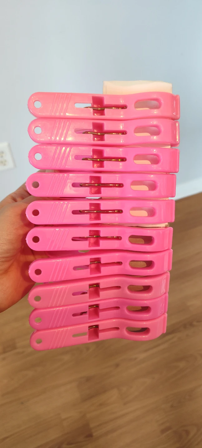Pink Plastic Clothes Pegs (10)