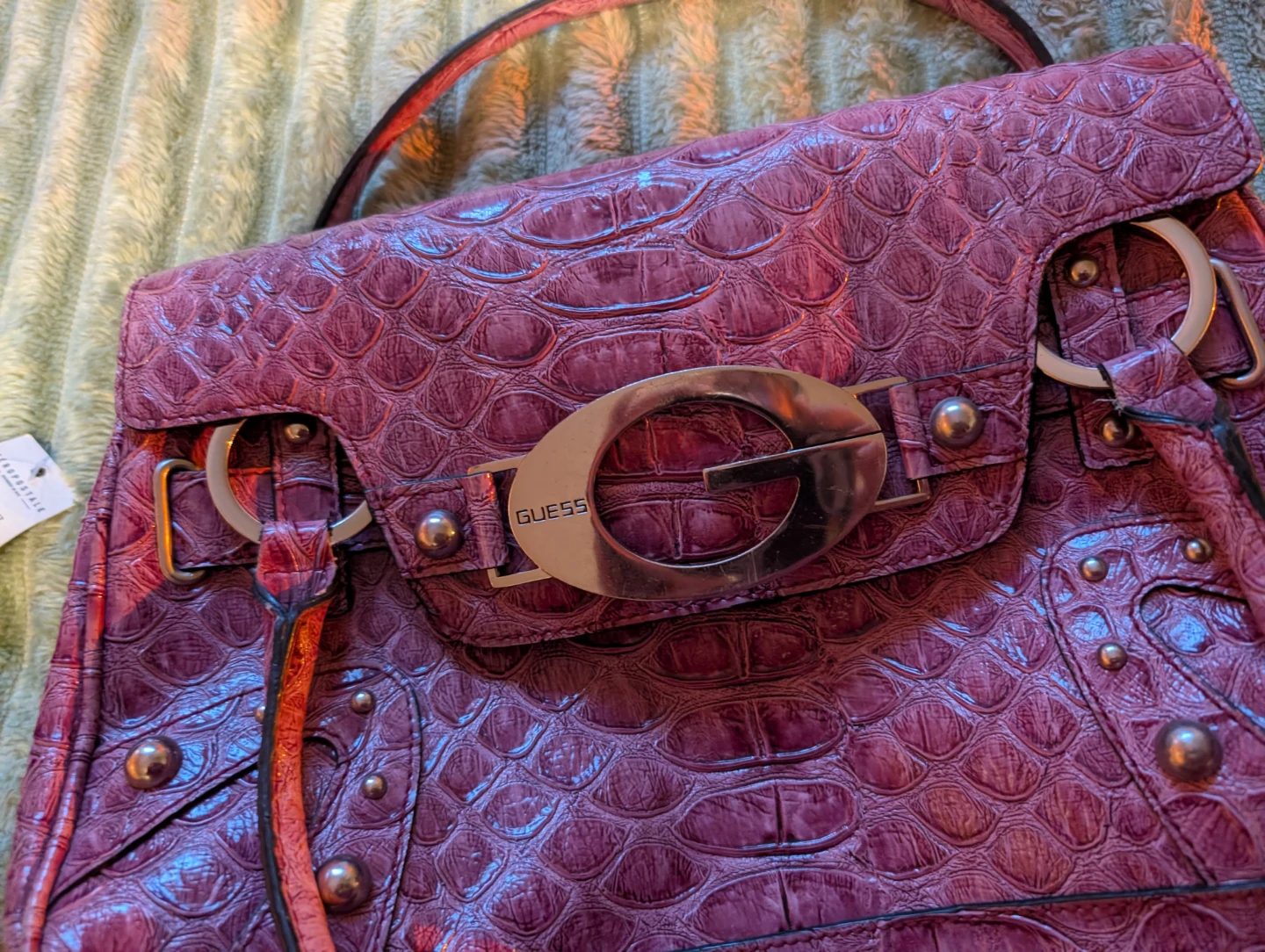 Guess pink alligator skin purse - photo 4