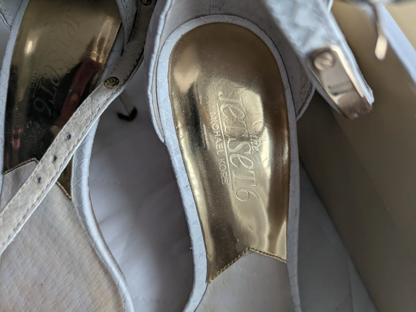 Michael Kors Jet Set White Heels - photo 4