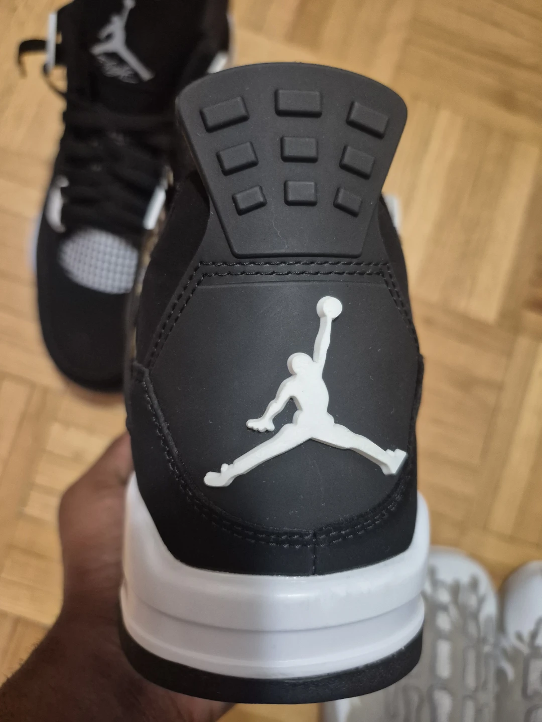 Jordan 4 Retro Black and white thunders - photo 4