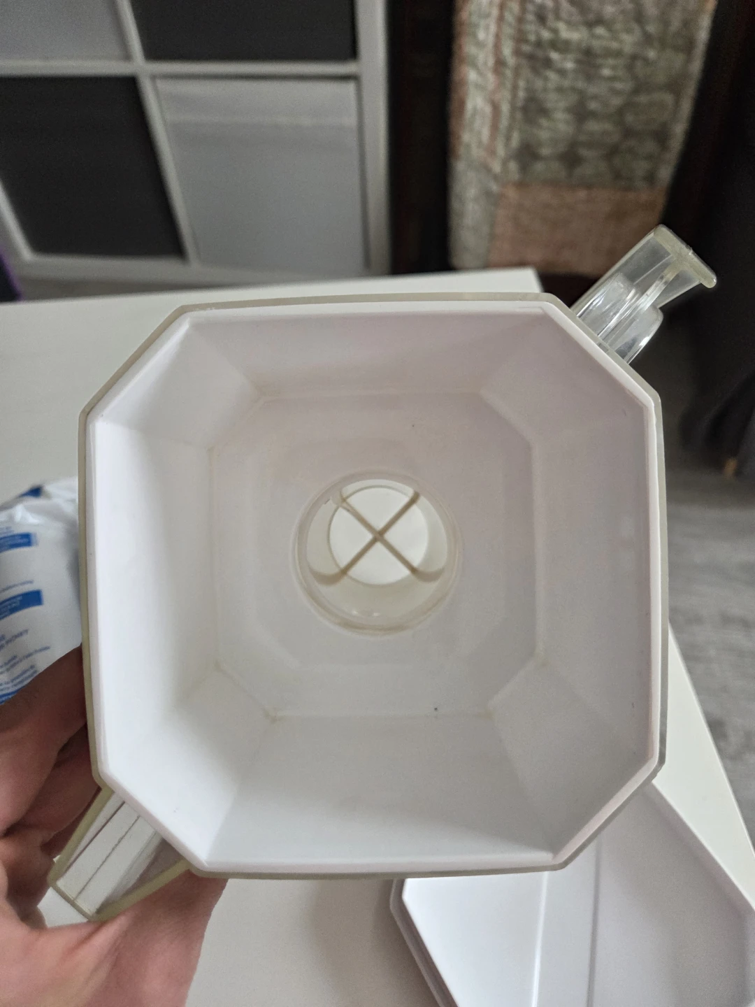 Brita Pitcher with 8 Replacement Filters - photo 4
