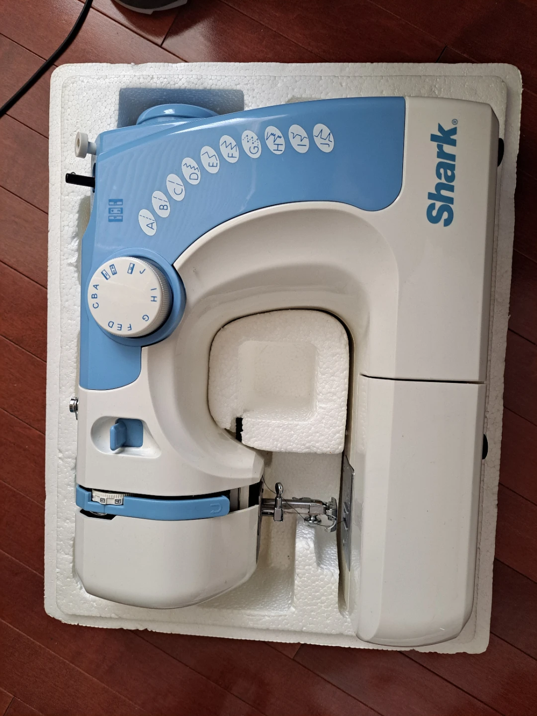Shark SewEasy 612C Sewing Machine - photo 3
