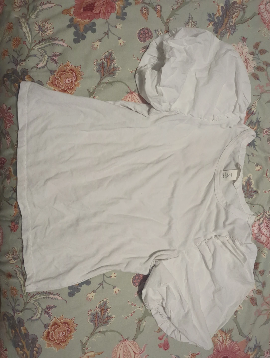 H&M white puff sleeve top.