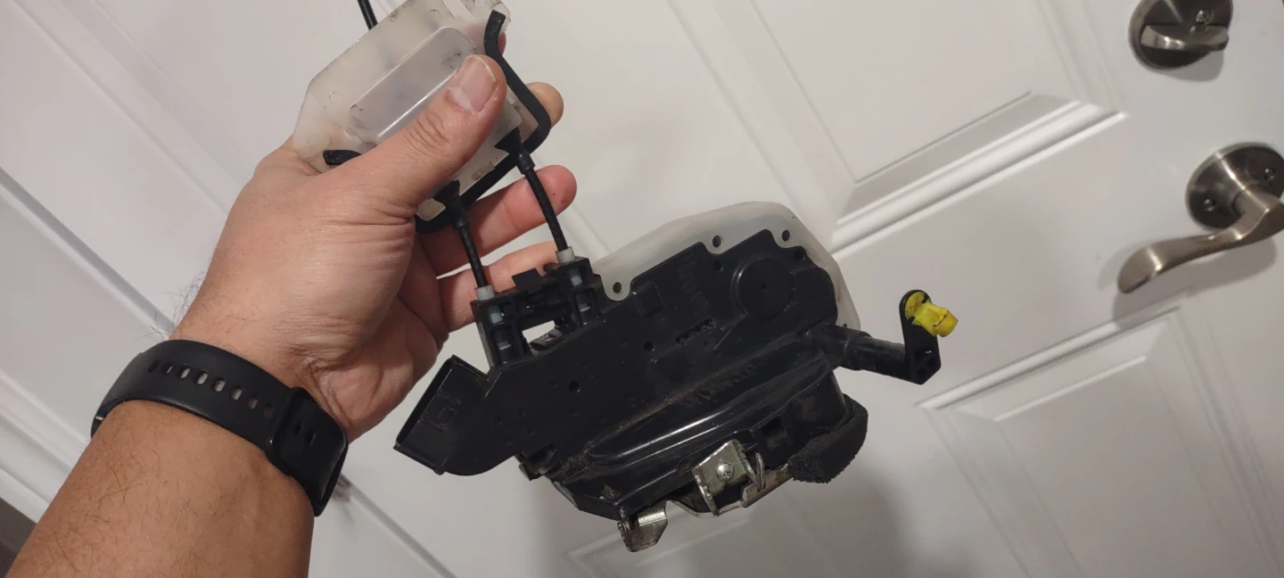 Nissan Altima 2012 driver door Latch Mechanism - photo 3