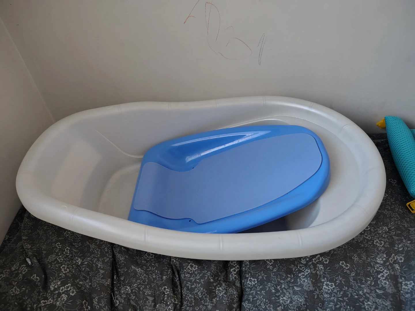 Baby Bath Tub with Blue Support
