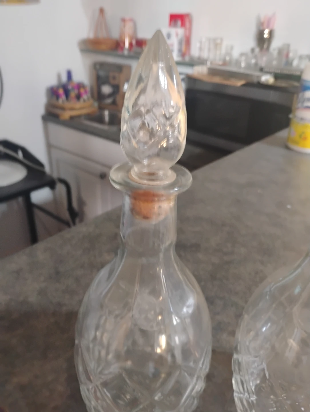Set of 2 Clear vintage Decanters with Crystal Stoppers - photo 3
