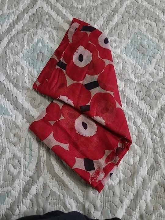 Beautiful 100% Viscose Light Scarf with Poppies - photo 4