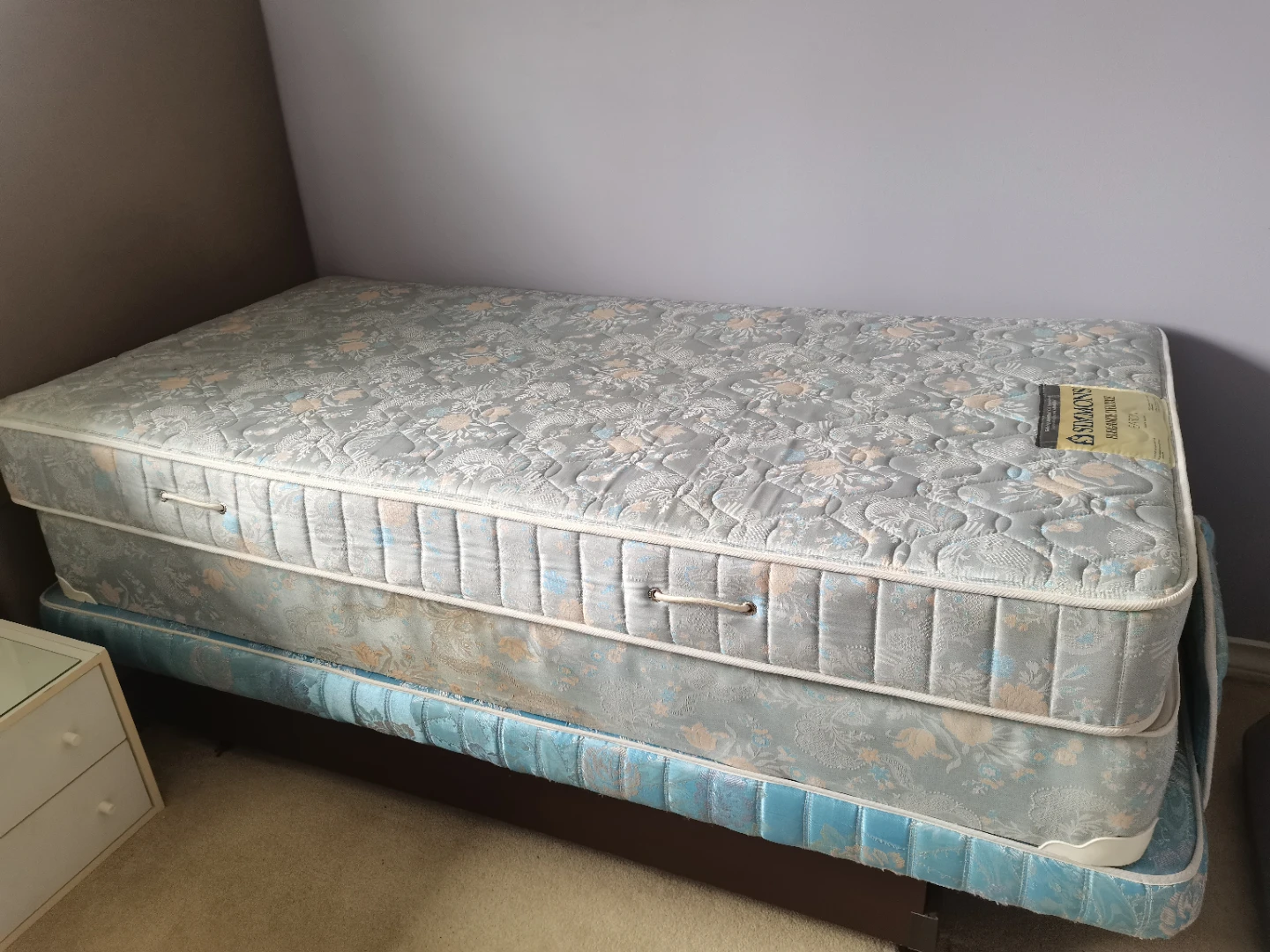 twin set, Simmons Elegance Deluxe Eaton Mattress and box spring