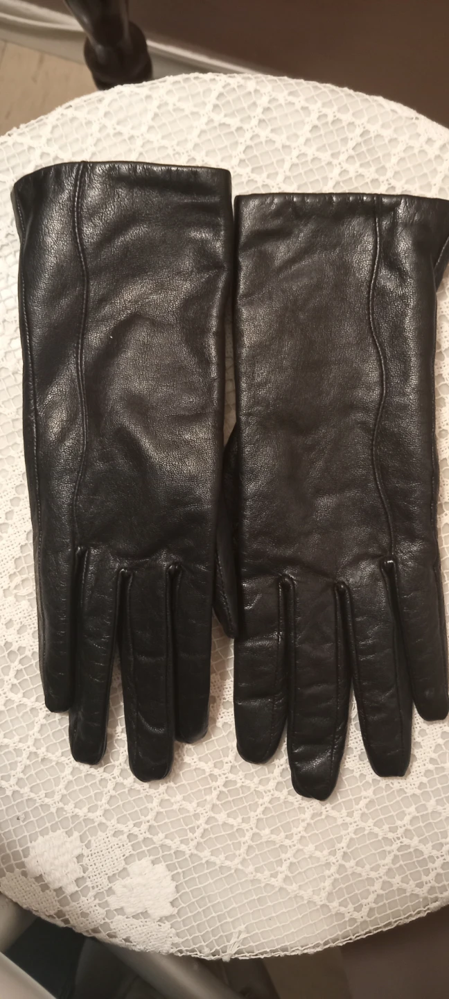 Woman's Leather Gloves