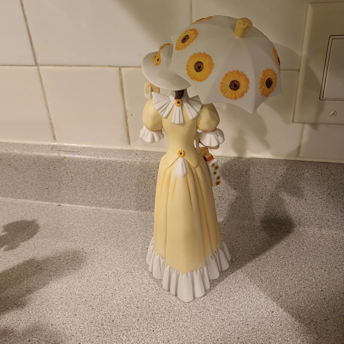 Avon 2012/2013 Figurine - photo 2
