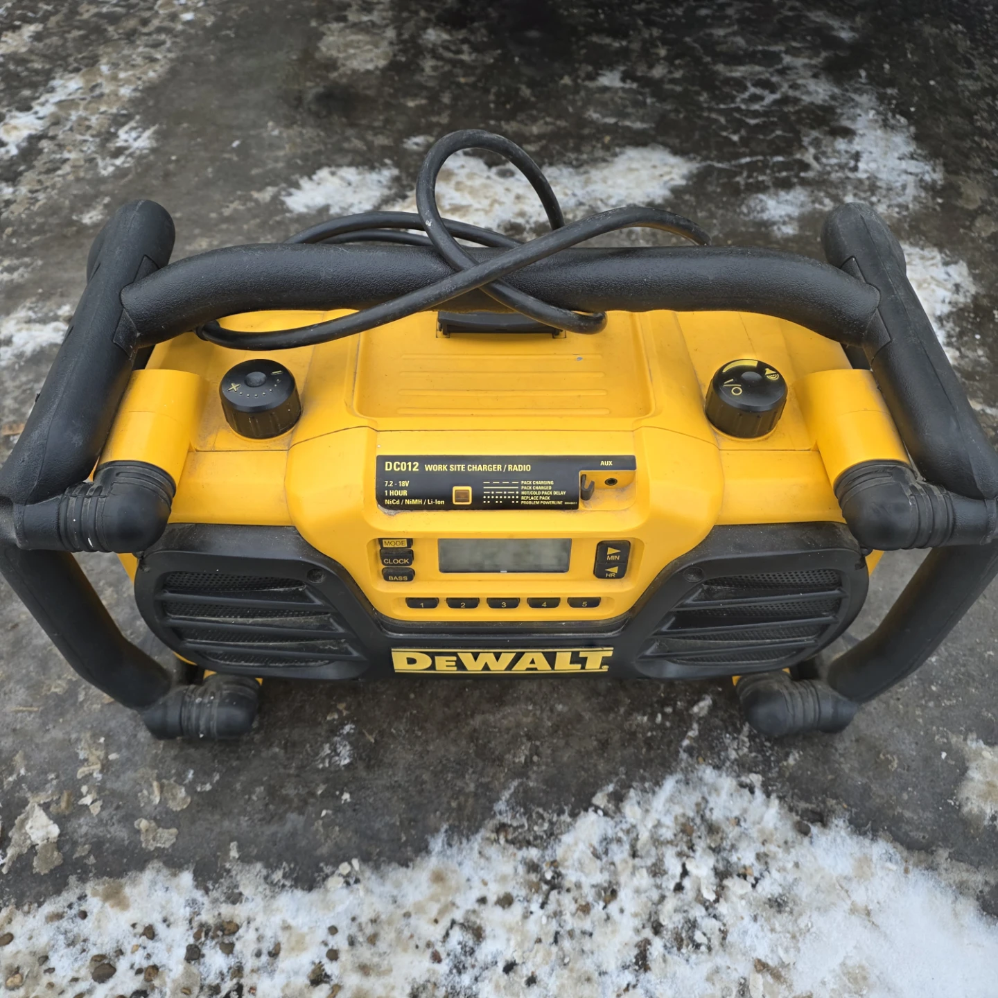 DeWalt DC012 Work Site Charger / Radio