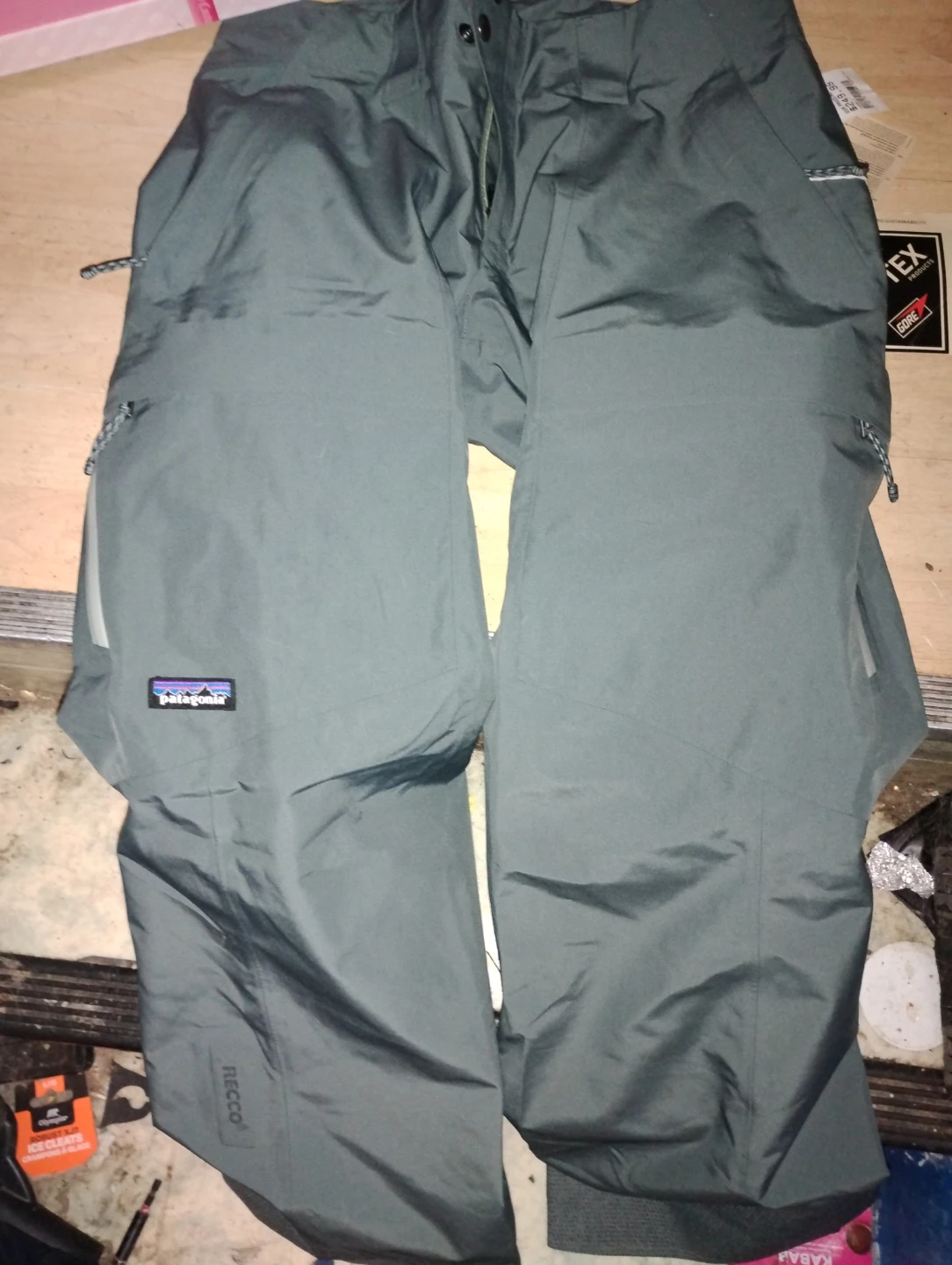 Patagonia W's Storm Shift Pants - Nouveau Green - Size S