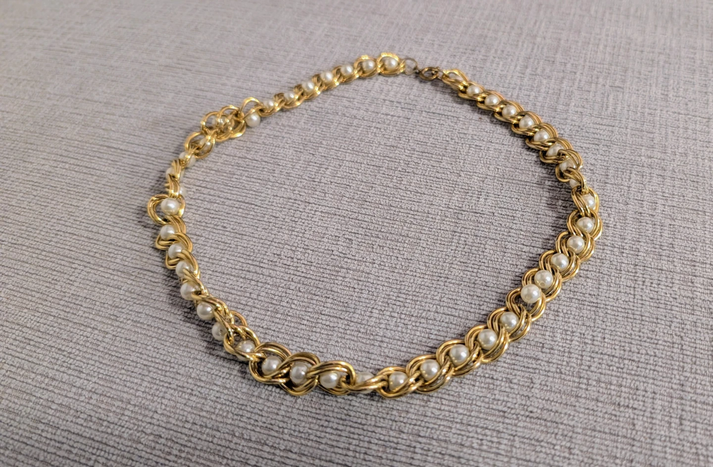 Gold Tone & Faux Pearl Necklace