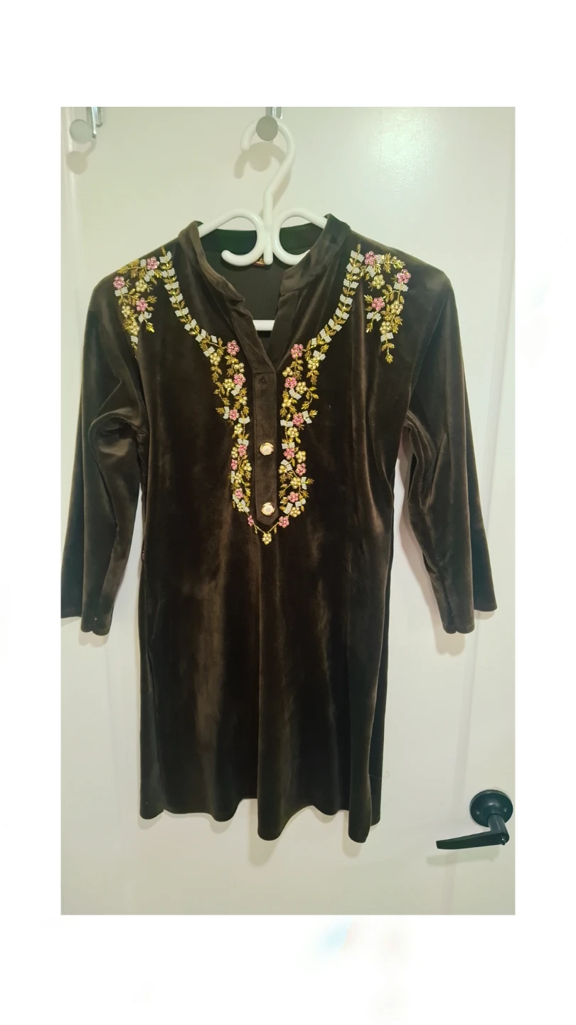 Brown Velvet Kurti with Floral Embroidery - photo 2